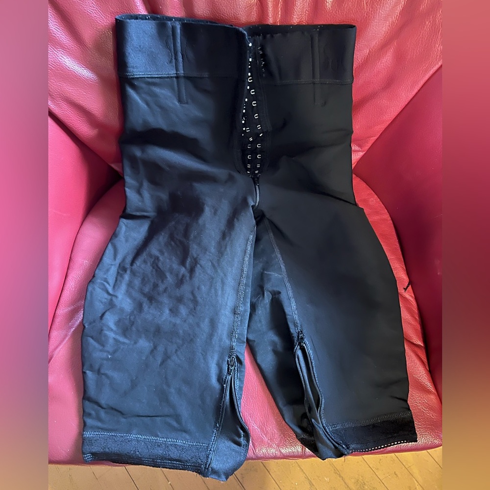 Sol Beauty and Care: High Rise “Silueta de Sirena” short knee length in black XL
